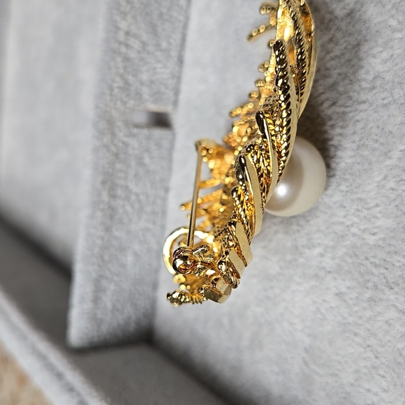Elegant Gold Swirl Brooch with Pearl Accent - Picture 6 of 17